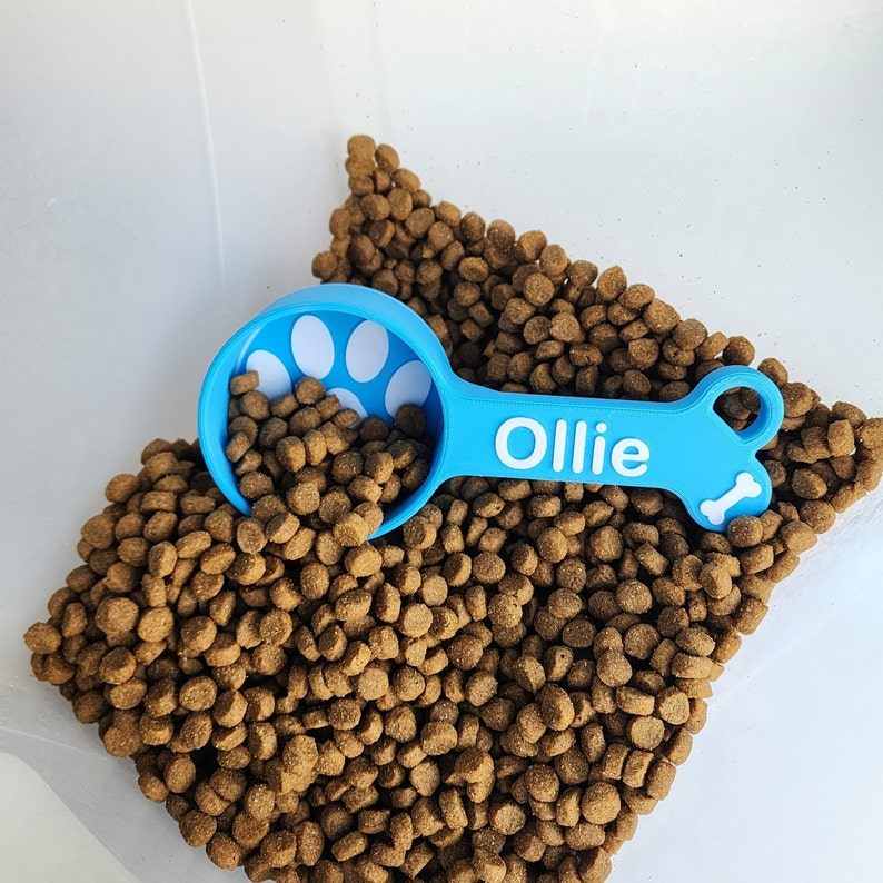 Personalized dog food scoops and cat food scoops