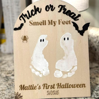 DIY Baby Trick or Treat Smell My Feet Decor Craft, Baby's First Halloween