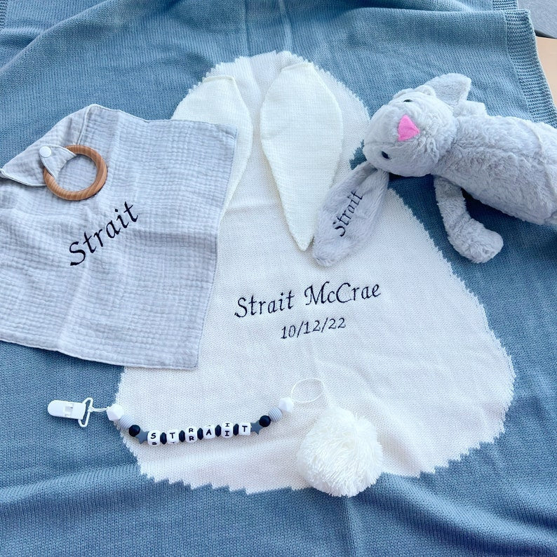 Personalized Knitted Baby Blanket: Embroidered Rabbit Design